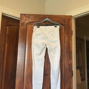 GUESS SEXY CURVEY WHITE JEANS SIZE 30